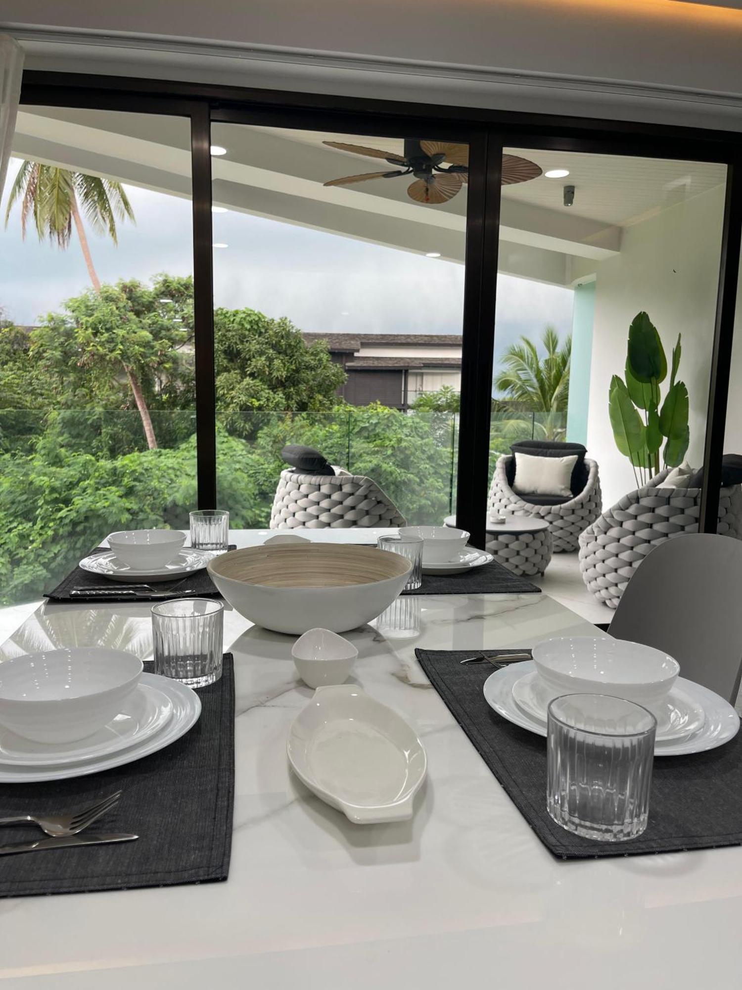 Beachside Apartment *