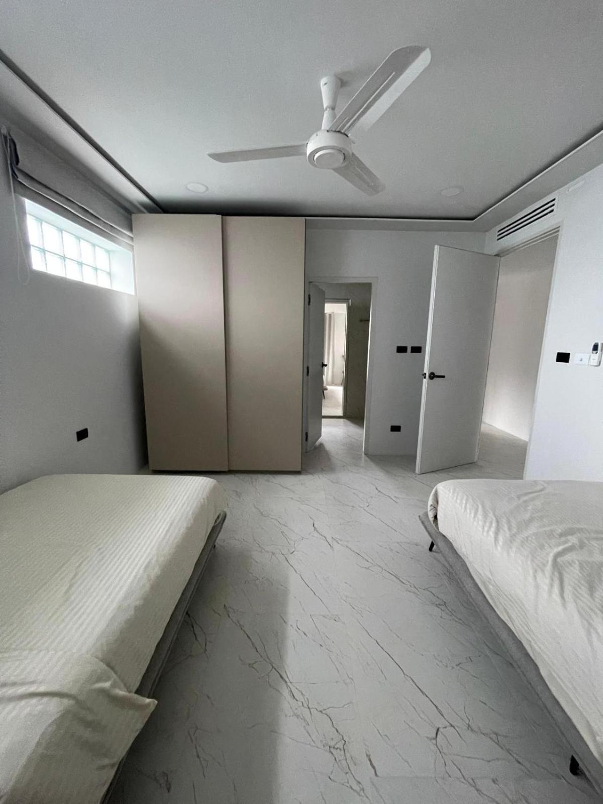 Beachside Apartment *